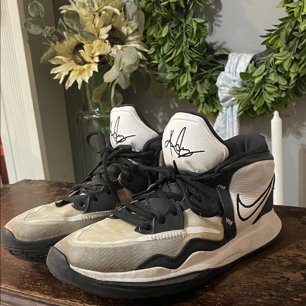 Nike Black and White Athletic Shoes